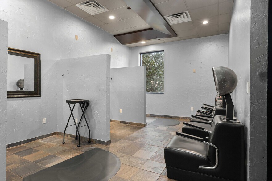 More Photos Of 11464 Space Center Blvd, Houston Freestanding For Lease