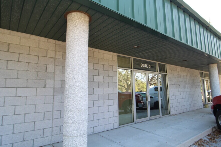 More Photos Of 8111 Blaikie Ct, Sarasota Flex For Lease