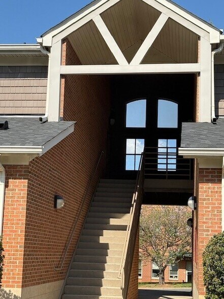 More Photos Of 211 W Matthews St, Matthews Office For Sale