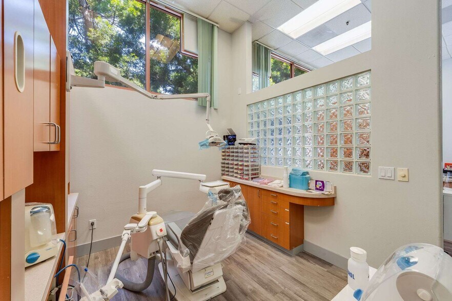 More Photos Of 15401 Hesperian Blvd, San Leandro Unknown For Lease