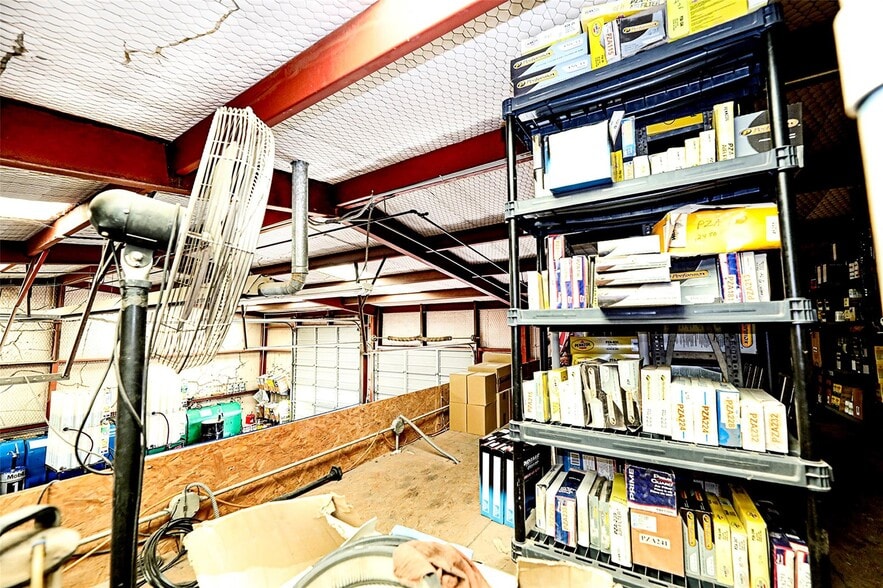 More Photos Of 108 E Wise St, Bowie Specialty For Sale