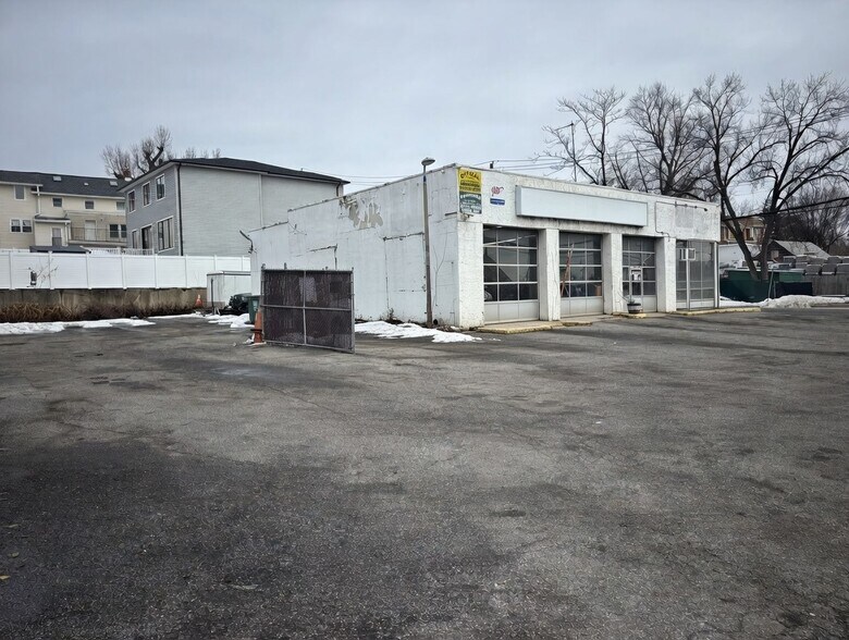 Primary Photo Of 91 Powerhouse Rd, Roslyn Heights Auto Repair For Lease