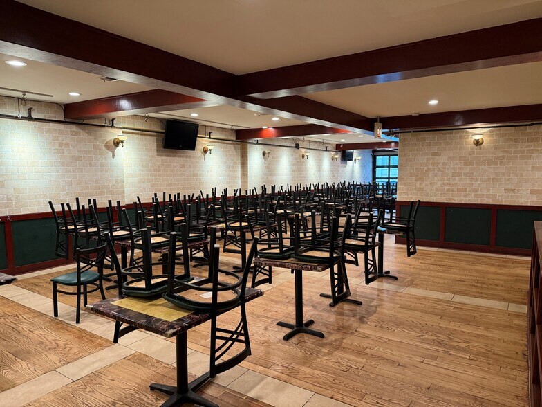 More Photos Of 737-739 N La Salle Dr, Chicago Storefront Retail Office For Lease