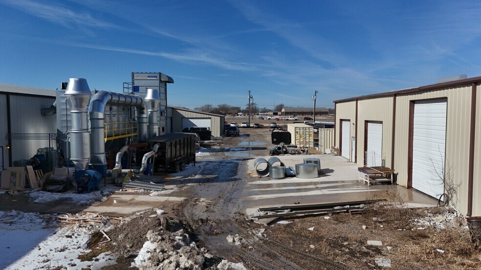 More Photos Of 12699 S Interstate 35, Valley View Warehouse For Sale