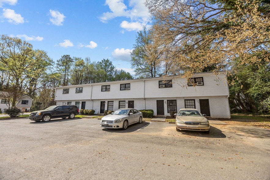 More Photos Of 2909-2917 Burgess Dr, Charlotte Apartments For Sale