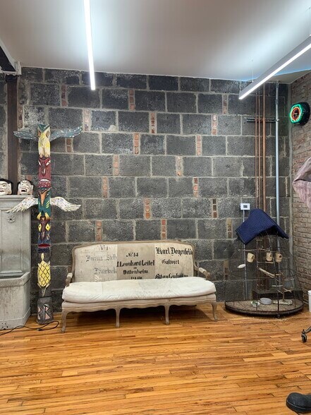 More Photos Of 7604-7606 Rue Saint-Hubert, Montréal Storefront Retail Residential For Lease