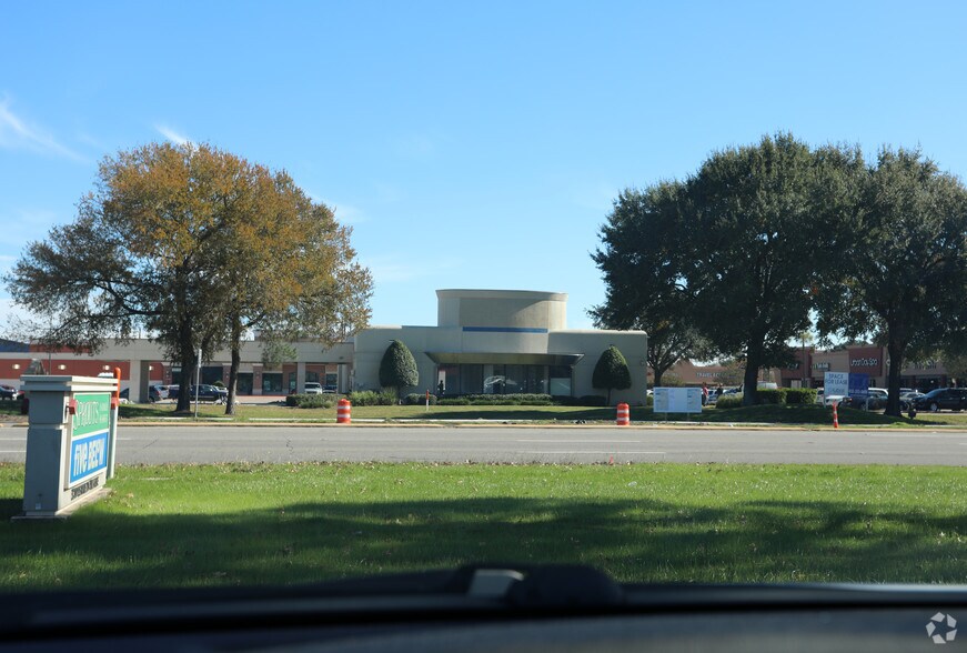 More Photos Of 7060 Highway 6 N, Houston Bank For Lease
