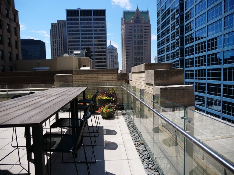 More Photos Of 1 N LaSalle St, Chicago Office For Lease