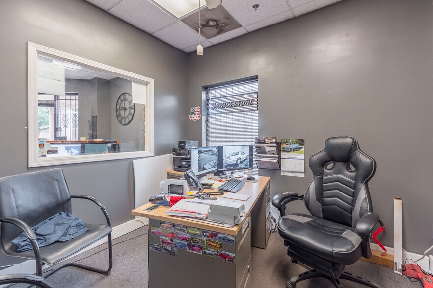 More Photos Of 111 N 12th St, West Columbia General Retail For Sale