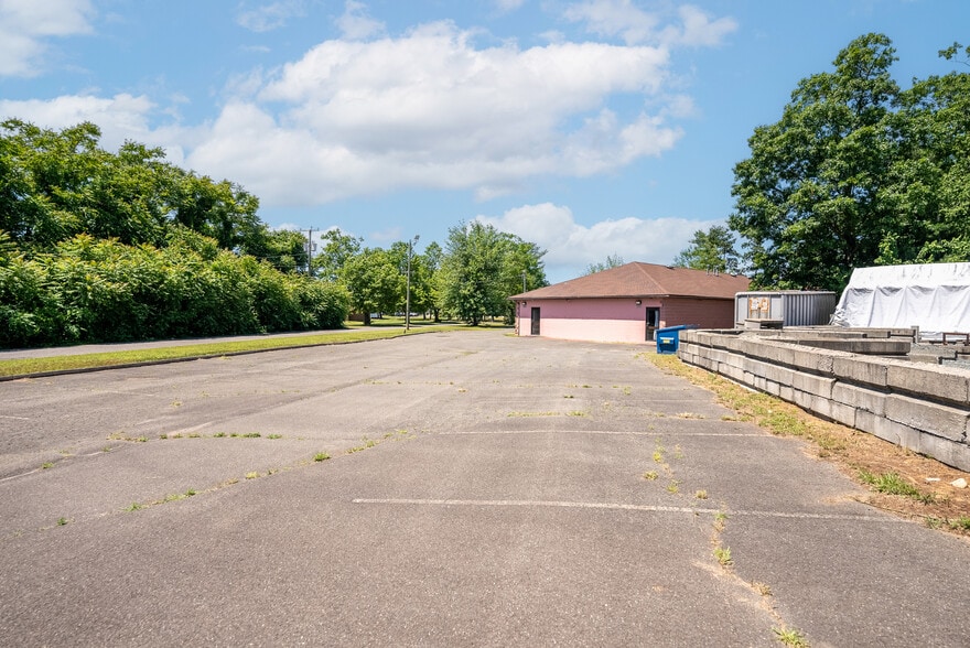 More Photos Of 605 Silver St, Agawam Storefront Retail Office For Sale