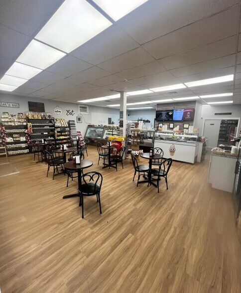 More Photos Of 221 Oak Ave, Torrington Storefront Retail Residential For Lease