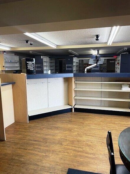 More Photos Of 2009 S 7th St, Hickman General Retail For Sale