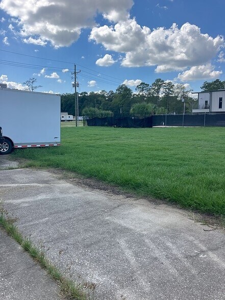 More Photos Of 24862 Loop 494, Porter Auto Repair For Sale