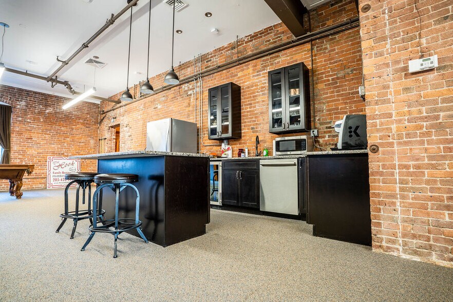 More Photos Of 27-75 Glen Rd, Sandy Hook Office For Sale