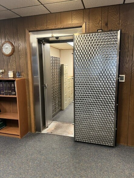 More Photos Of 580 Main St, Holdingford Bank For Sale