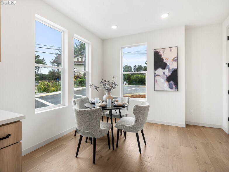 More Photos Of 305 Jetty ave, Lincoln City Multifamily For Sale