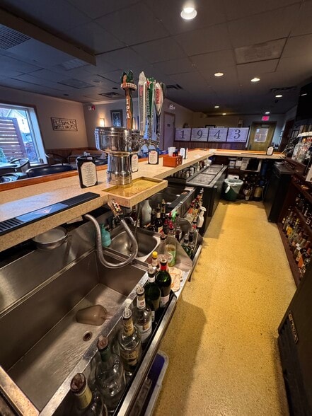 More Photos Of 572 2nd Ave, Troy Restaurant For Sale