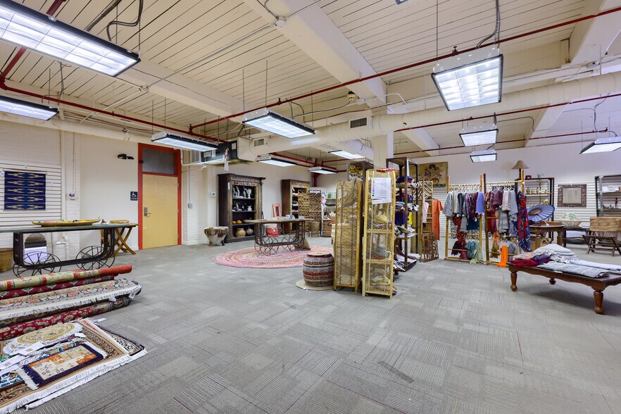More Photos Of 704 Main St, Akron Flex For Sale