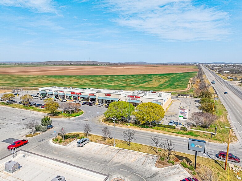 More Photos Of 3250 E Main St, Uvalde General Retail For Sale