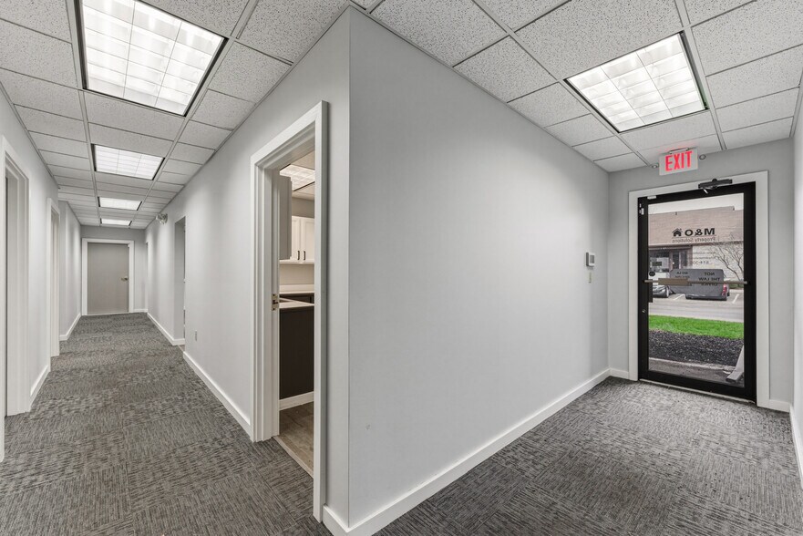 More Photos Of 2641 Oakstone Dr, Columbus Office For Lease