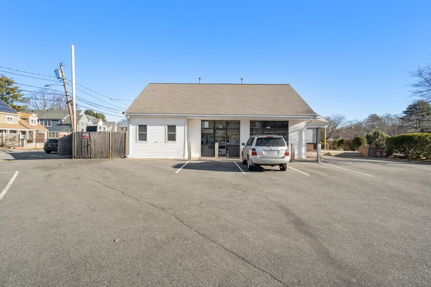 More Photos Of 655 Saw Mill Brook Pky, Newton General Retail For Sale