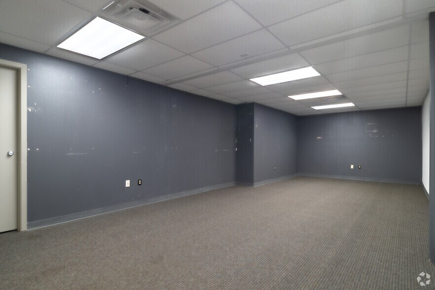 More Photos Of 6323 Sovereign Dr, San Antonio Office For Sale