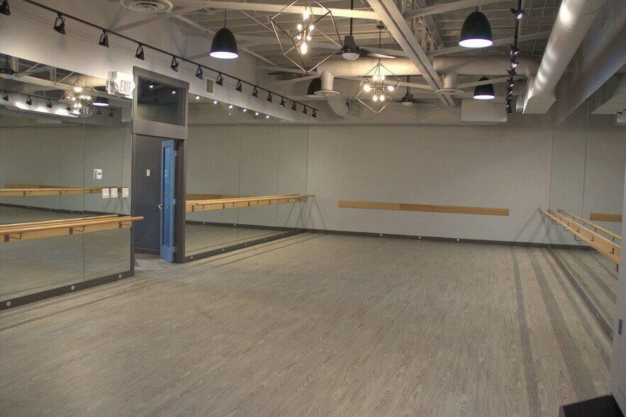 More Photos Of 10939 120th St NW, Edmonton General Retail For Lease