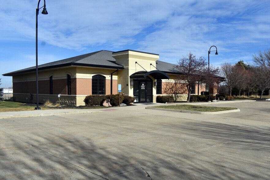 More Photos Of 8501 Plum Dr, Urbandale Medical For Sale