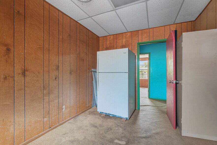 More Photos Of 1510 Portland Ave, Abilene Lodge Meeting Hall For Sale