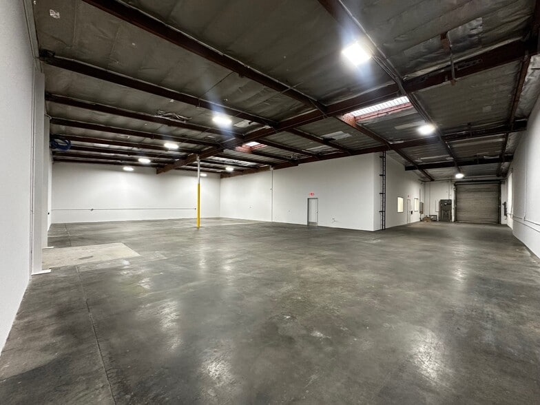More Photos Of 15610-15630 S Figueroa St, Gardena Warehouse For Lease
