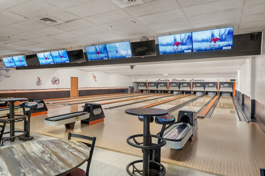 More Photos Of 412 Main St SW, Ronan Sports And Entertainment For Sale