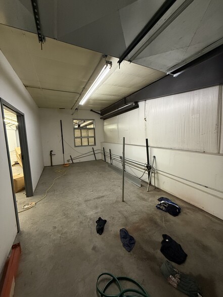More Photos Of 1202 Industrial Dr, Warsaw Industrial For Sale