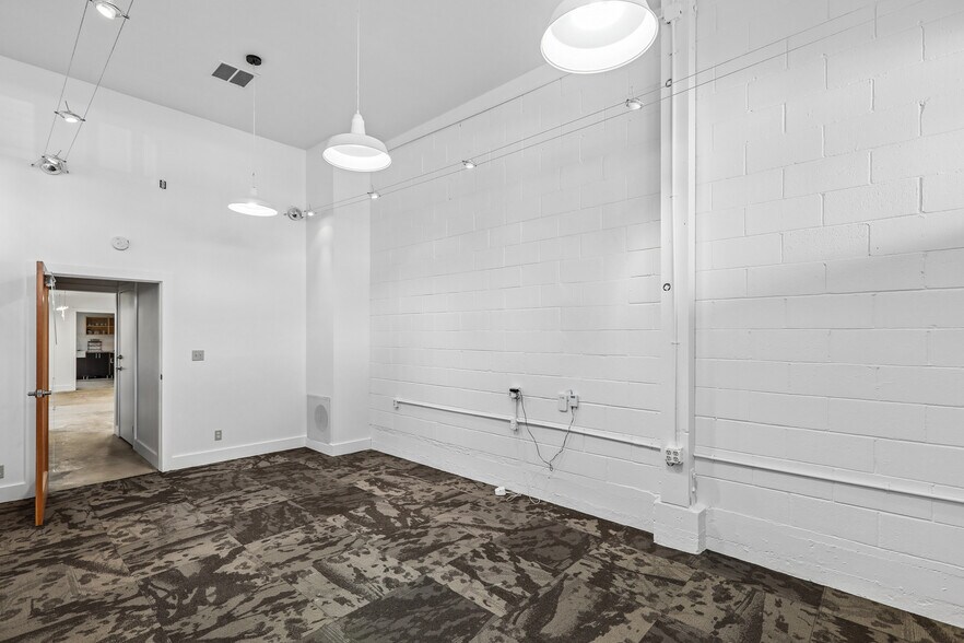 More Photos Of 3235 Macarthur Blvd, Oakland Warehouse For Sale