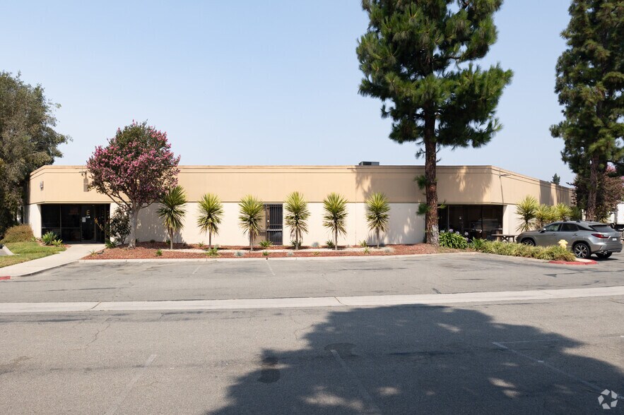 More Photos Of 2021 W Commonwealth Ave, Fullerton Light Manufacturing For Lease