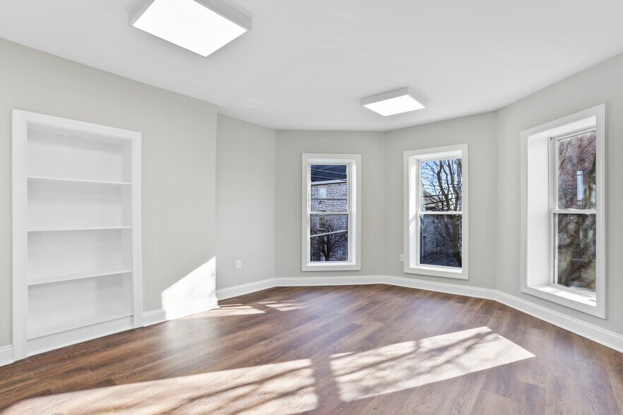 More Photos Of 127 E King St, Martinsburg Office For Lease