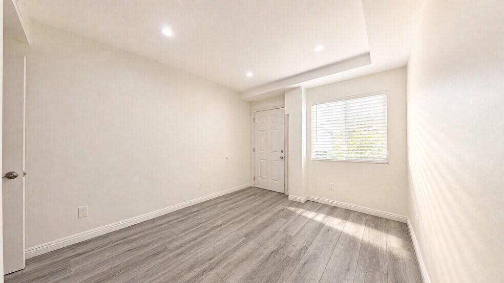 More Photos Of , Tujunga Office For Sale