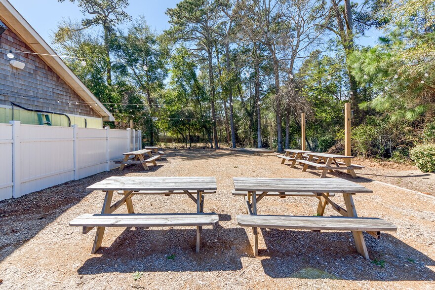 More Photos Of 100 Colingwood Ln, Kill Devil Hills Restaurant For Sale