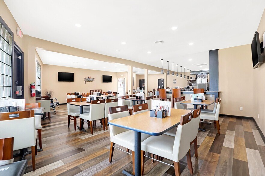 More Photos Of 2023 E Southeastern Ave, Indianapolis Restaurant For Sale