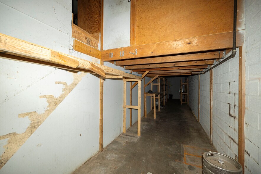 More Photos Of 226 E Ross St, Clearwater Freestanding For Sale