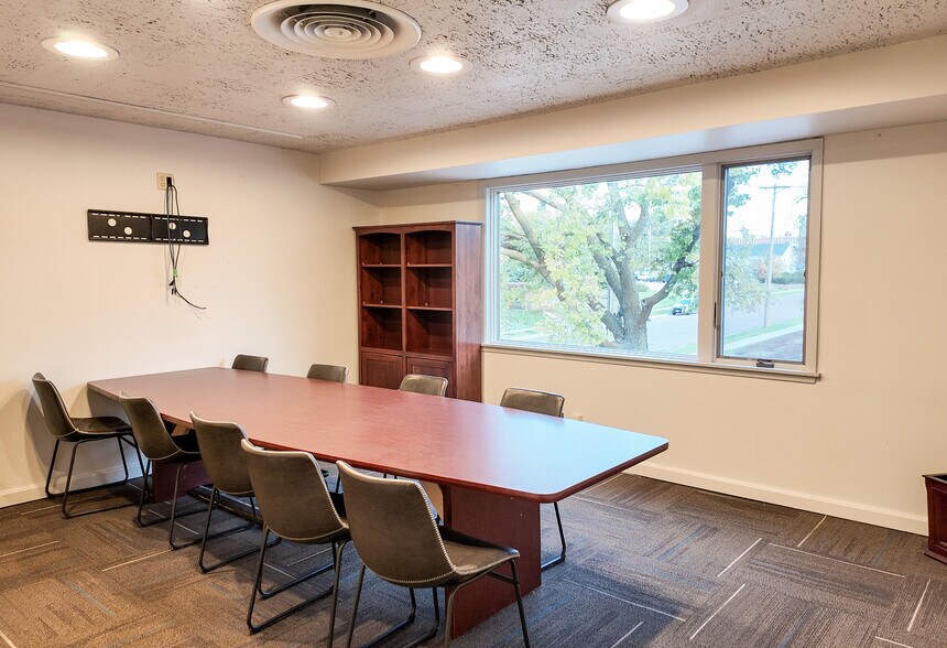 More Photos Of 1800 S Summit Ave, Sioux Falls Office For Lease