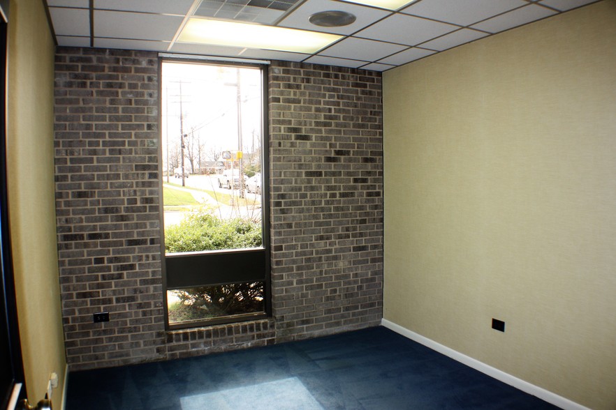 More Photos Of 111 W Pine St, Graham Office For Lease