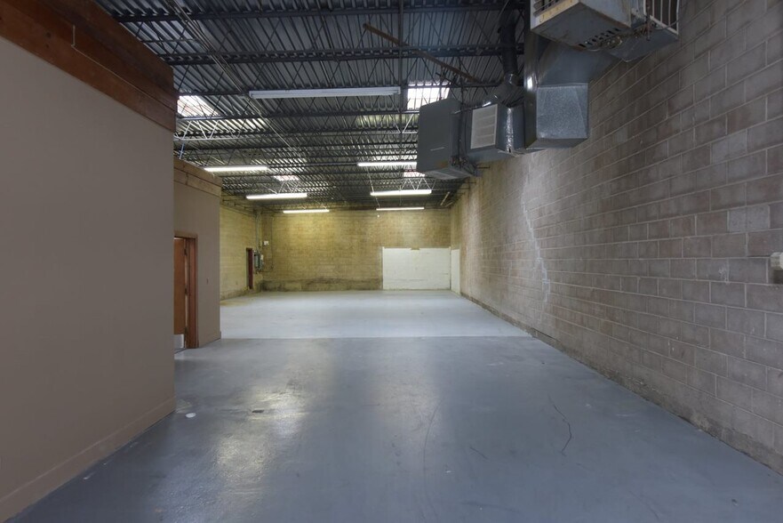 More Photos Of 2214-2216 W Hubbard St, Chicago Warehouse For Lease