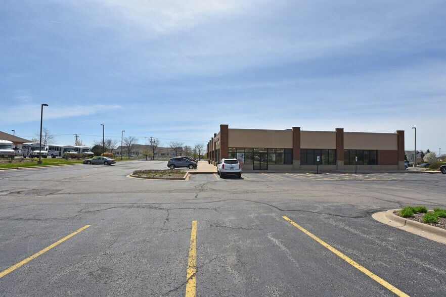 More Photos Of 1175 Oak St, North Aurora Storefront Retail Office For Sale