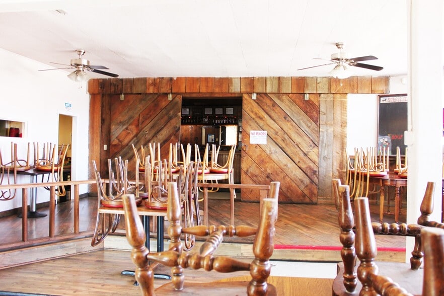 More Photos Of 105 N Main St, Halfway Restaurant For Sale