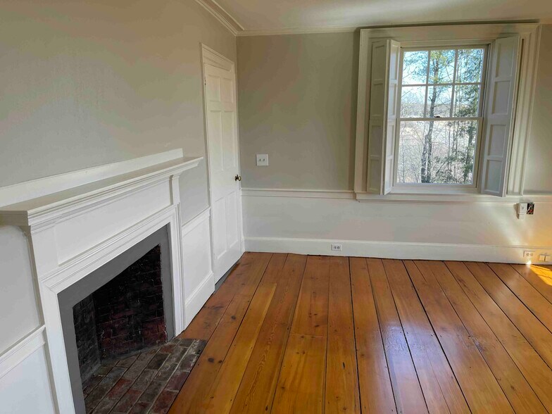 More Photos Of 510 Main St, Gorham Office For Lease