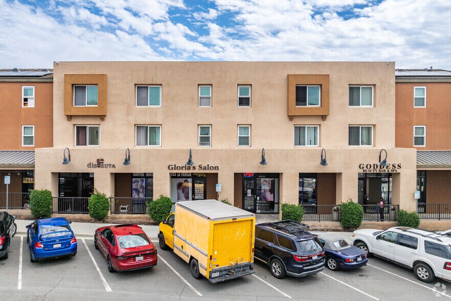 More Photos Of 444-458 W Mission Rd, San Marcos Storefront Retail Office For Lease