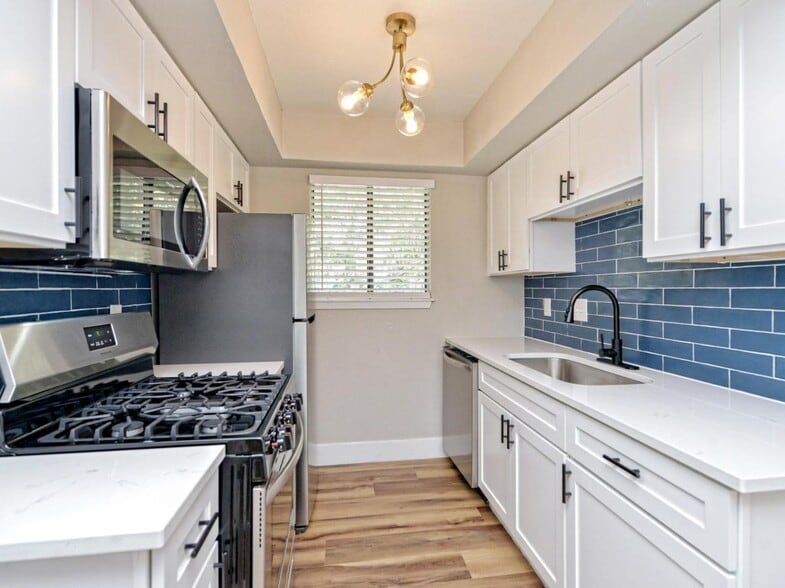 More Photos Of 412 W Alpine Rd, Austin Apartments For Sale