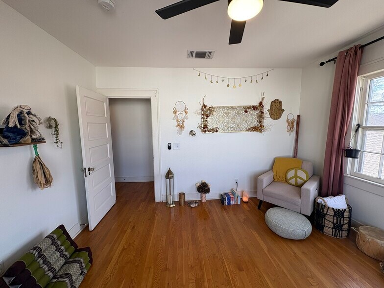 More Photos Of 106 S Church St, McKinney Loft Creative Space For Lease