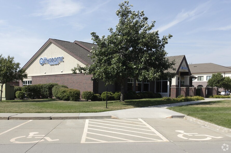 Primary Photo Of 6105 NW 86th St, Johnston Medical For Sale