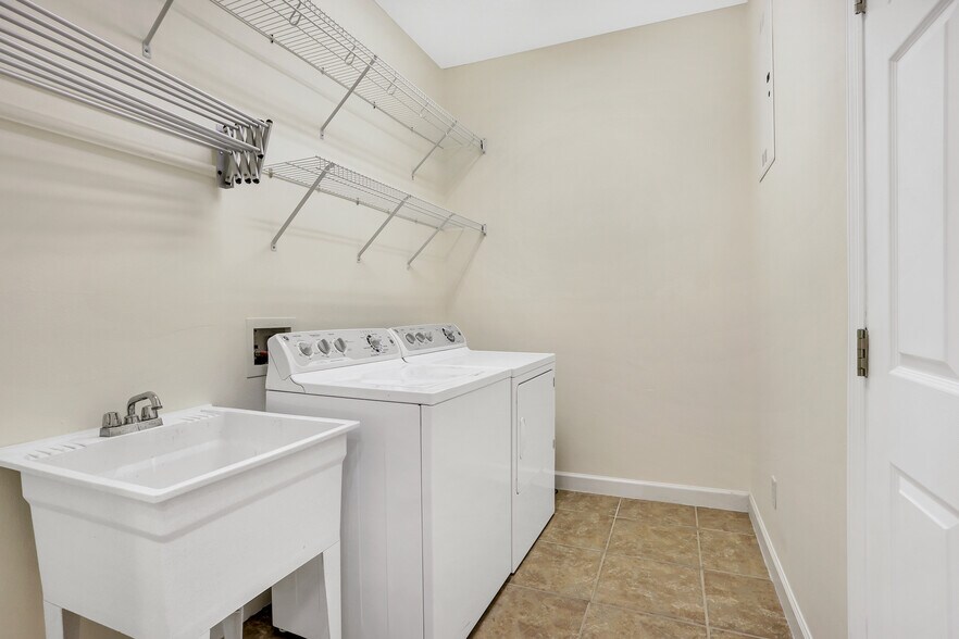 More Photos Of 311 S Main St, Winter Garden Office For Sale